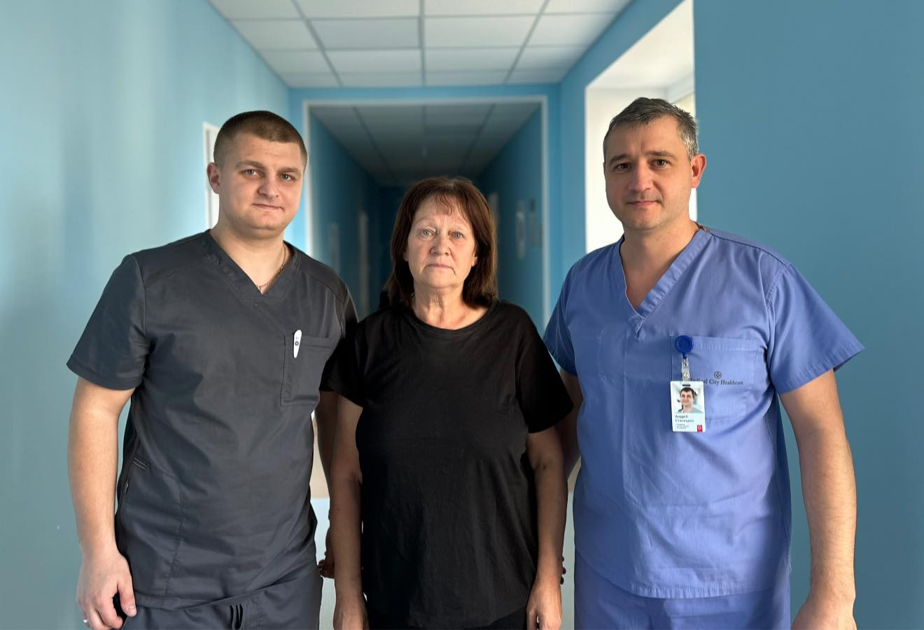 Оперували грижу, а виявили вкрай рідкісну пухлину: у Львові врятували 64-річну жінку