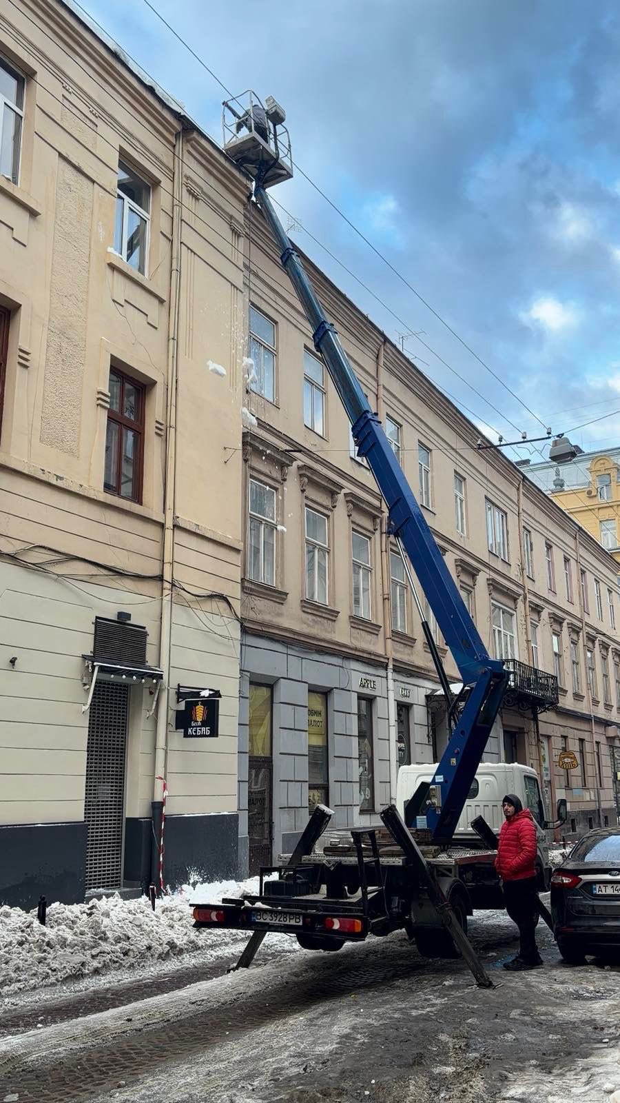 Львів готується до різкого похолодання: комунальні служби працюють безперервно