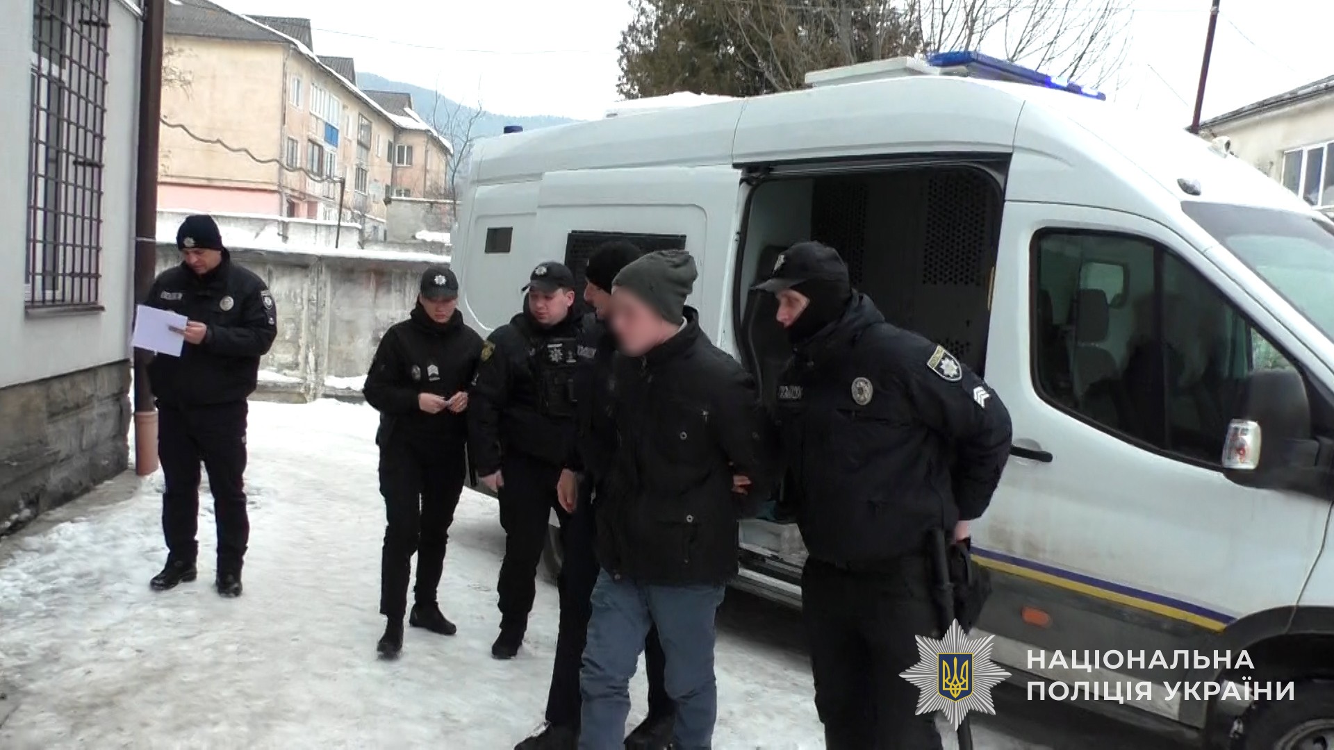 У Славську 22-річний хлопець зарізав співмешканку та намагався вбити сусіда