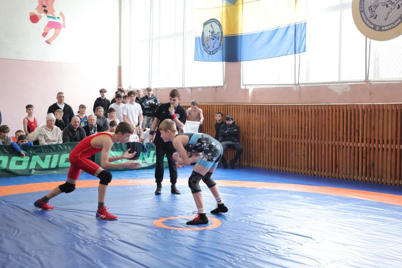 У Миколаєві понад 90 юних спортсменів змагалися у турнірі з вільної боротьби