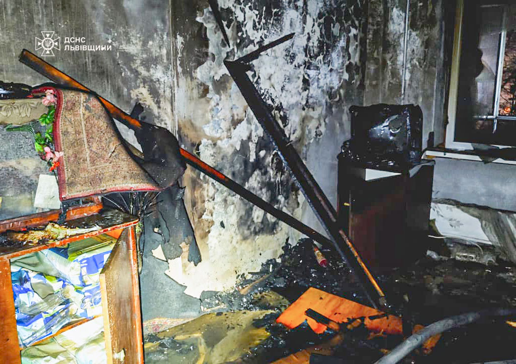 Нічна пожежа на Сихові: у багатоповерхівці загинув чоловік