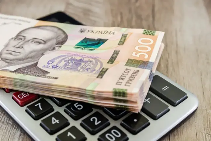 Середня заробітна плата українців перевищила 30 тисяч гривень