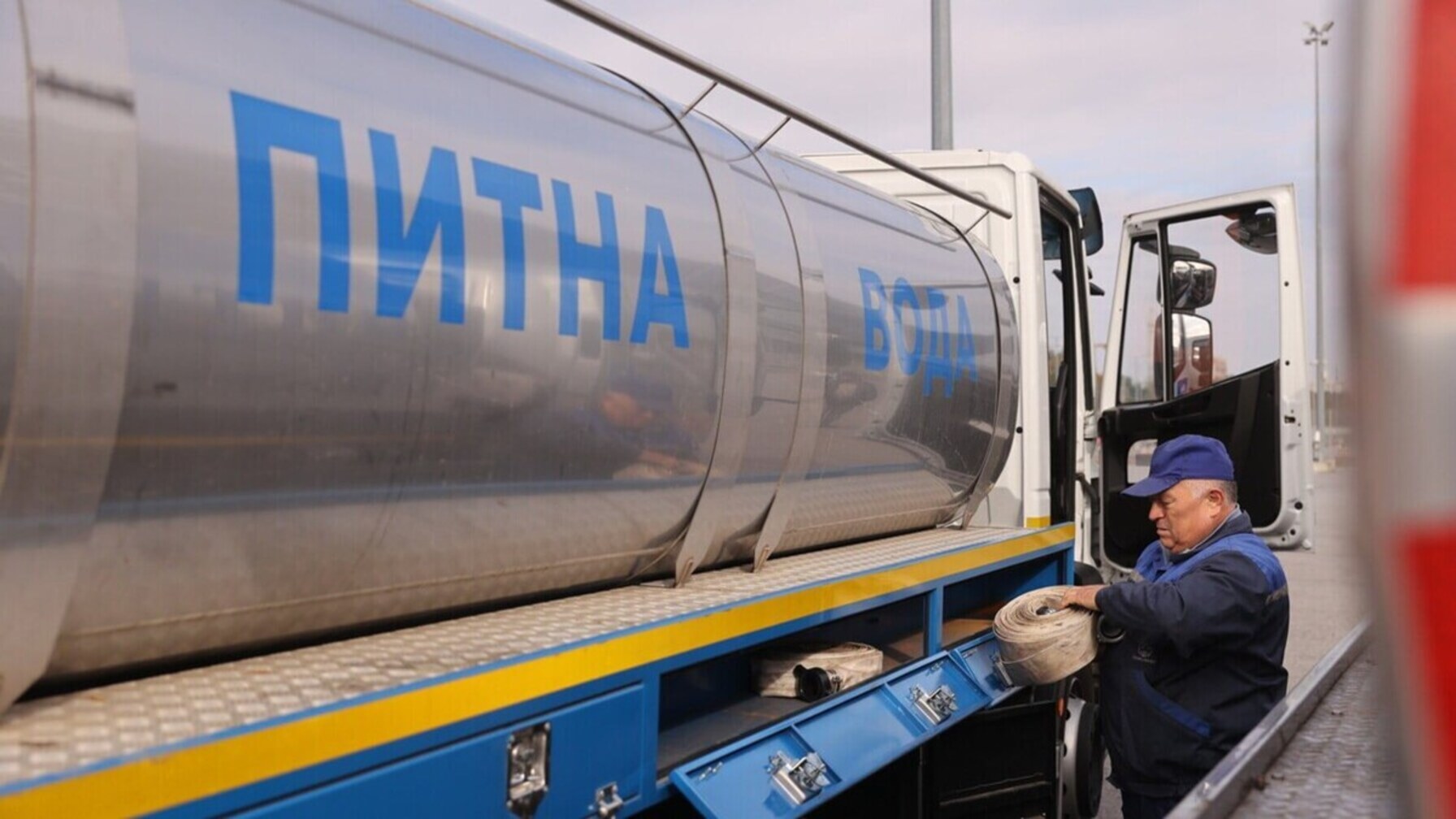 Мешканці Франківського району зможуть набрати воду з ємностей та водовозок: перелік адрес