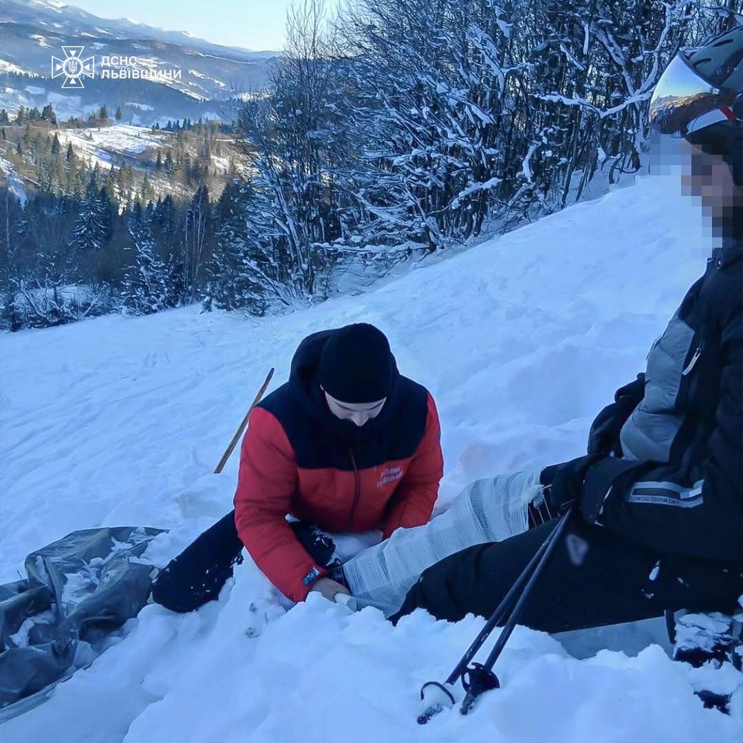 У Славську під час катання травмувався лижник