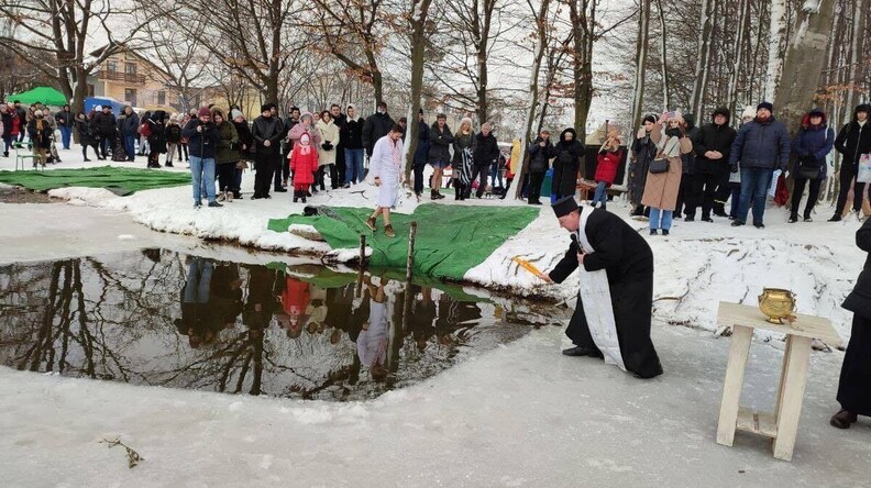 Міська рада Львова закликає утриматися від купання у водоймах на Водохреща