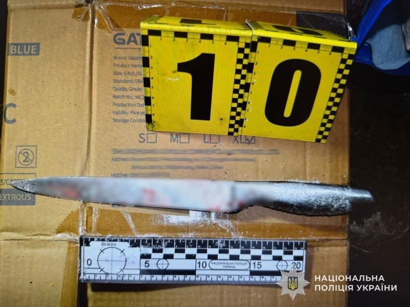 На Сихові 54-річна жінка зарізала безхатька