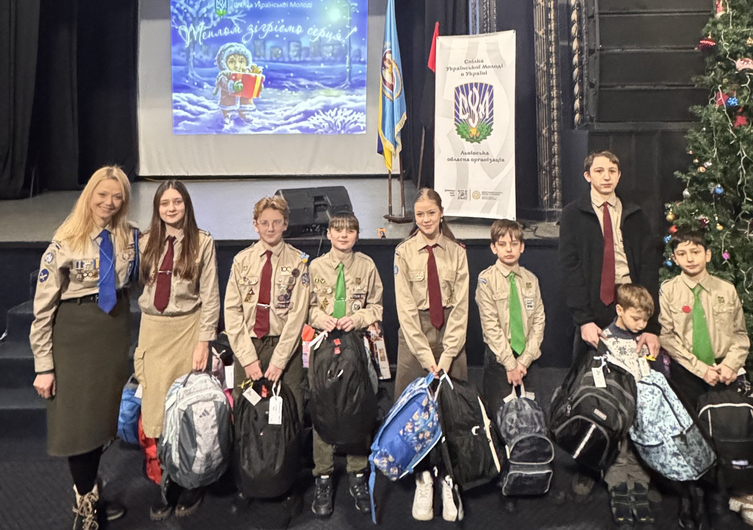 Молодь української діаспори передала понад 200 подарунків дітям Захисників у Львові