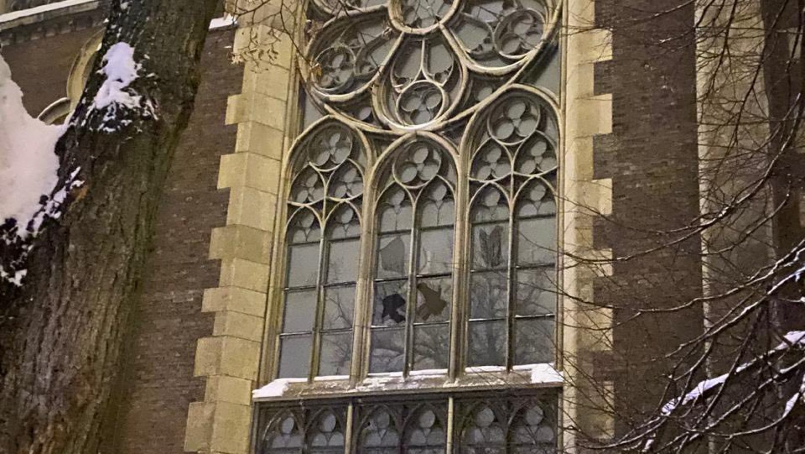 Внаслідок влучання російського дрона пошкоджено вітражі церкви святих Ольги і Єлизавети у Львові