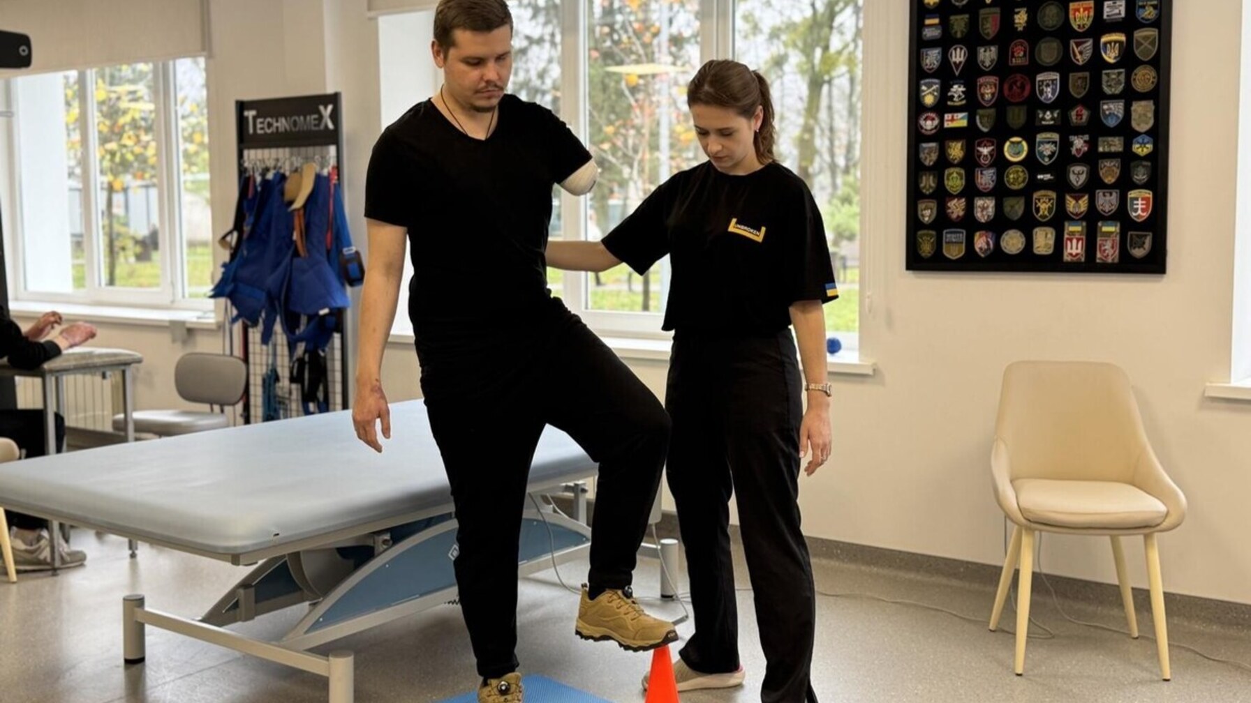 Втратив руку та око: у Львові допомагають Захиснику відновитись після надважкого поранення