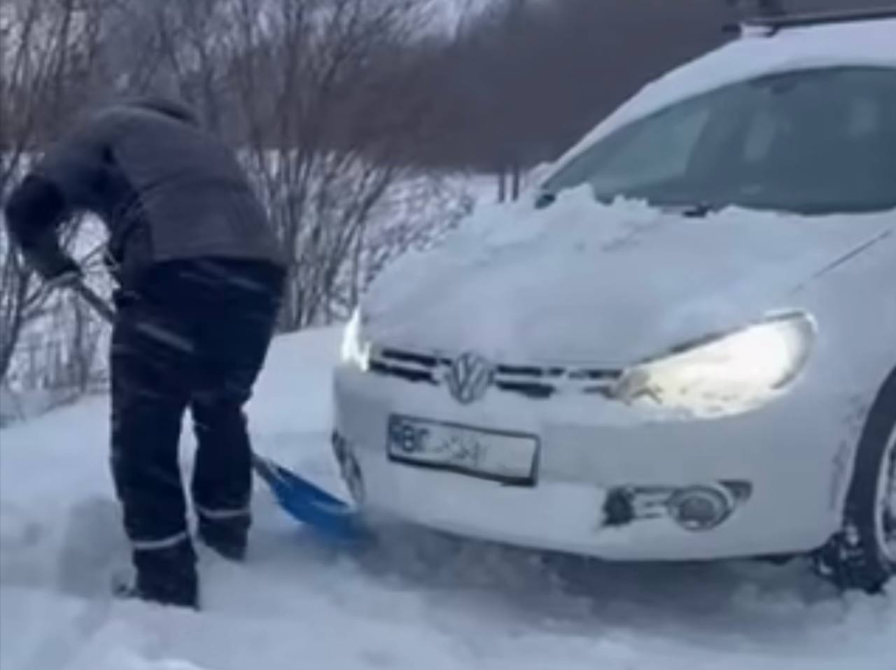 Сніг паралізував село Городоцької громади: мешканці скаржаться на нерозчищені дороги (ВІДЕО)
