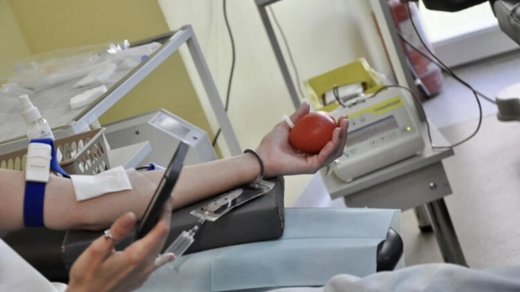 Дефіцит крові у Львові: місто потребує донорів усіх груп і резусів