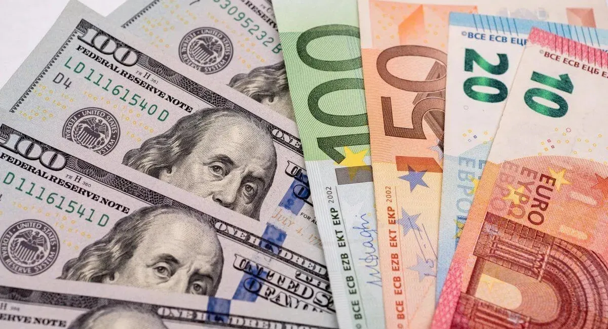 Долар і євро подешевшали: офіційний курс валют на 25 лютого