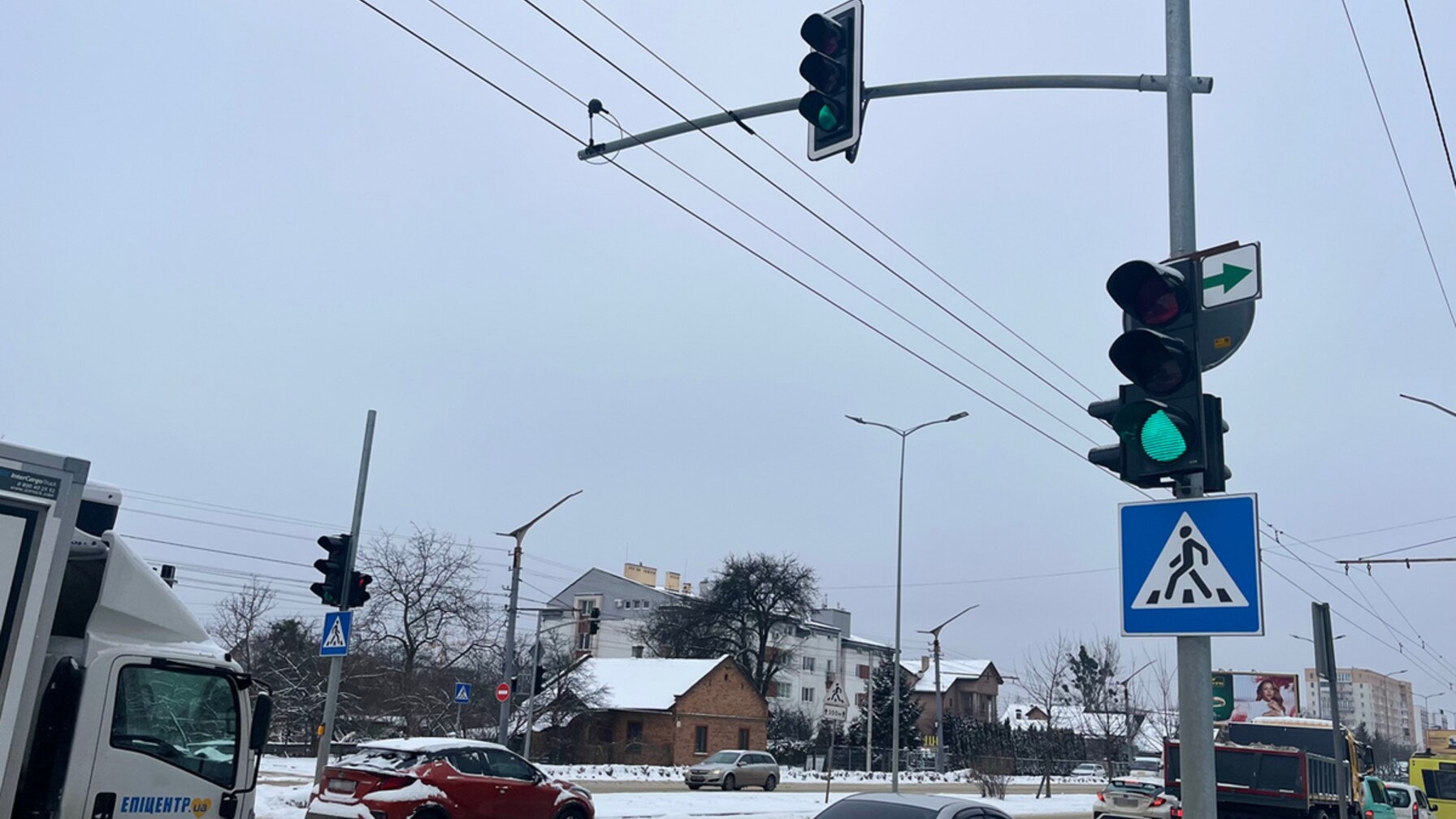 У Львів змінять налаштування світлофорів, щоб розвантажити виїзди з міста