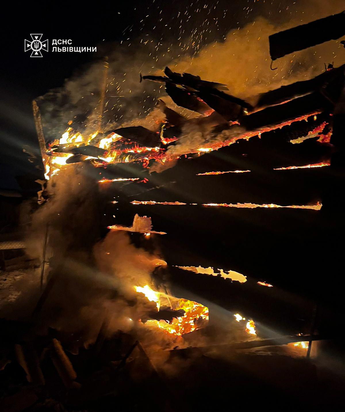 Вночі у двох районах Львівщини спалахнули пожежі