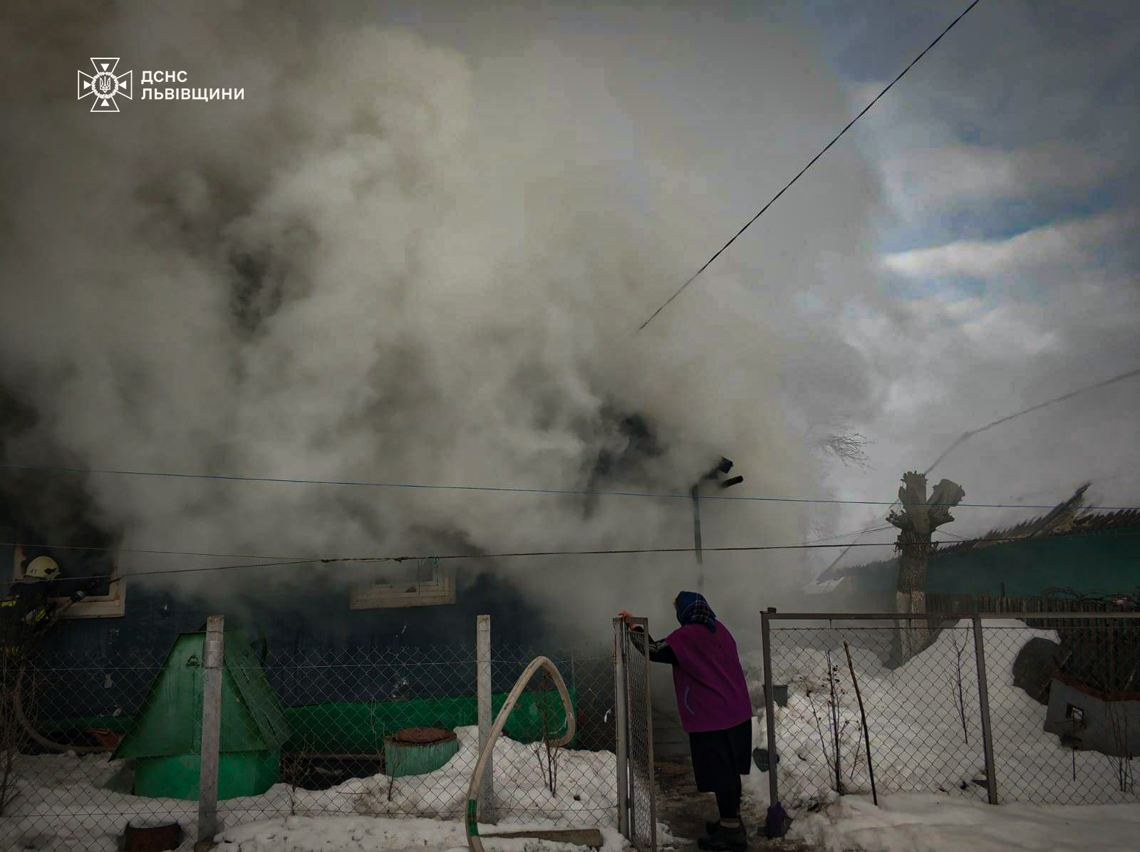 Власниця намагалась загасити пожежу самостійно: на Самбірщині горів житловий будинок