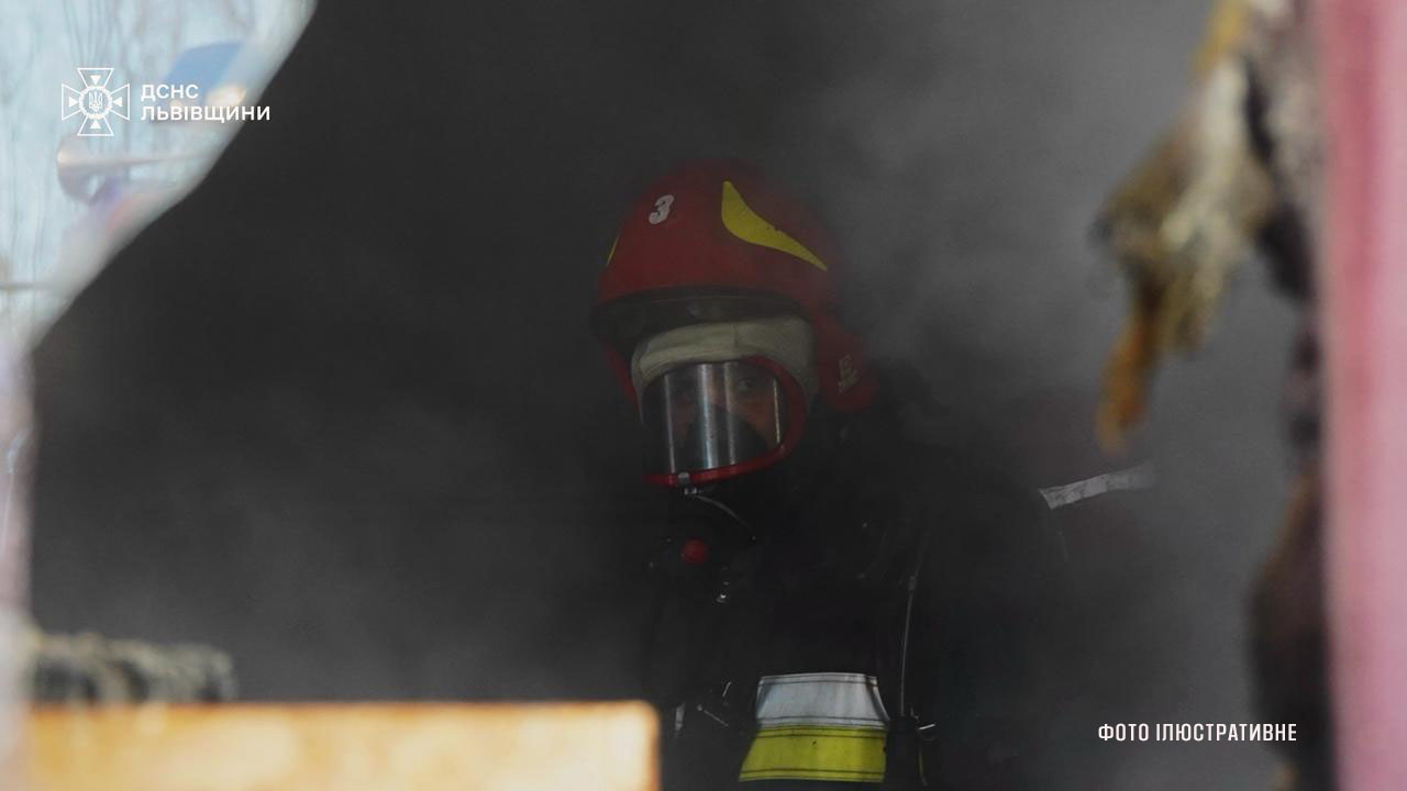 У Львові серед ночі загорівся підвал багатоповерхівки