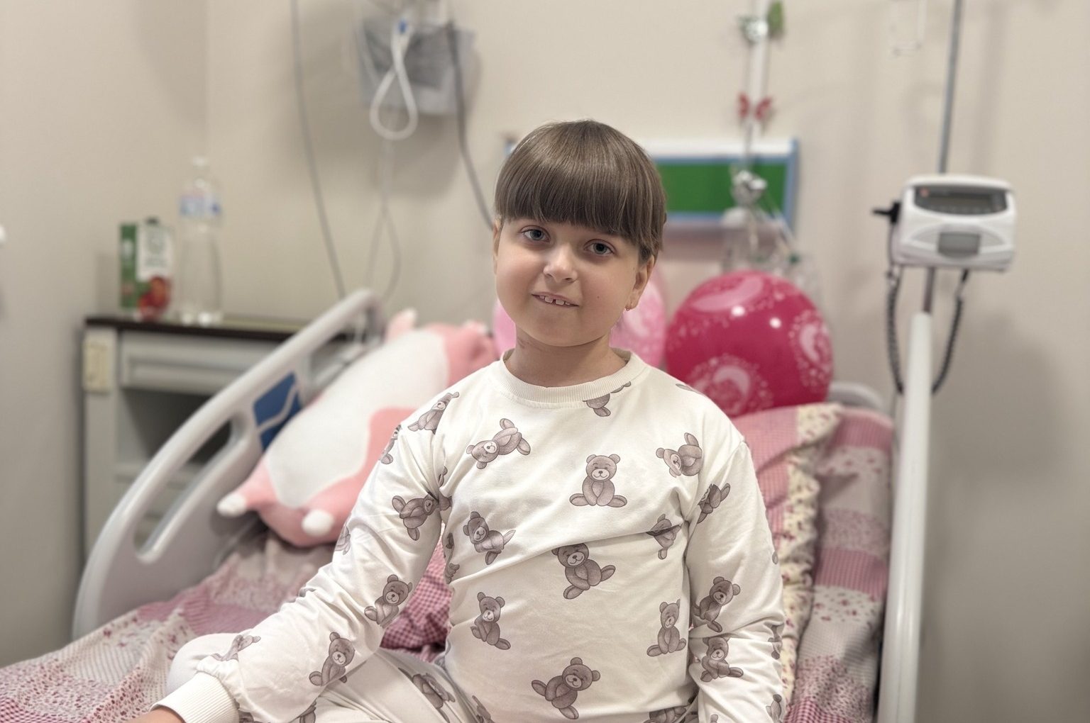 У Львові 8-річній дівчинці пересадили нирку: донором стала її мама