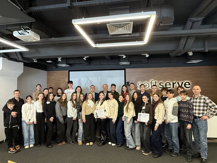 До 57 тисяч гривень на мрію: школярі Львівщини можуть отримати цільову стипендію