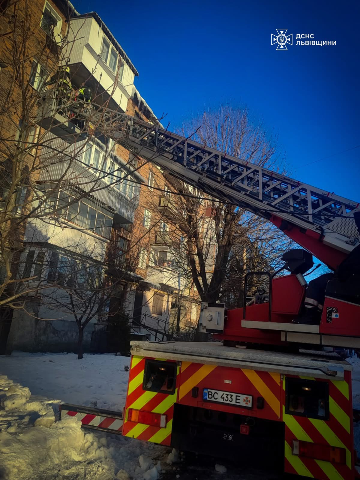 У Шептицькому рятувальники визволили дитину із зачиненої квартири