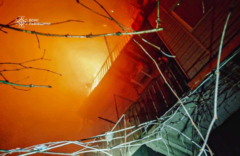 У Львові під час ранкової пожежі в квартирі загинув чоловік