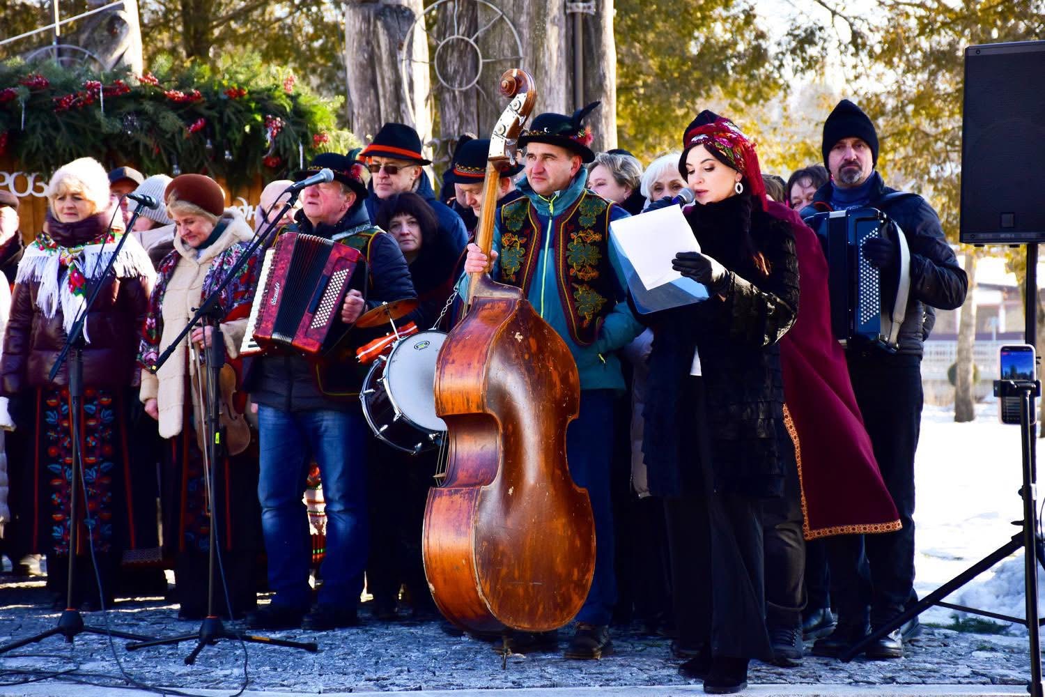 На «Розколяді» у Славську зібрали рекордні 300 тисяч гривень на підтримку ЗСУ