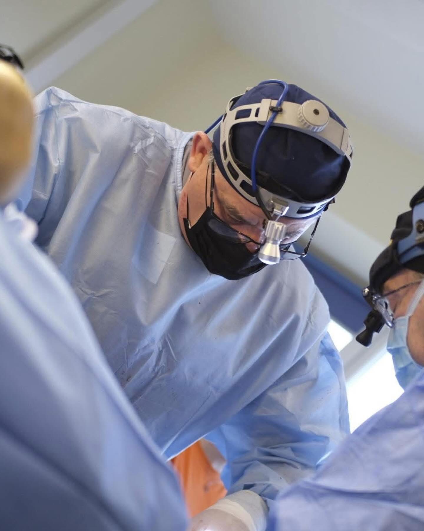 Складна операція у Львові врятувала життя пацієнту з раком дна ротової порожнини