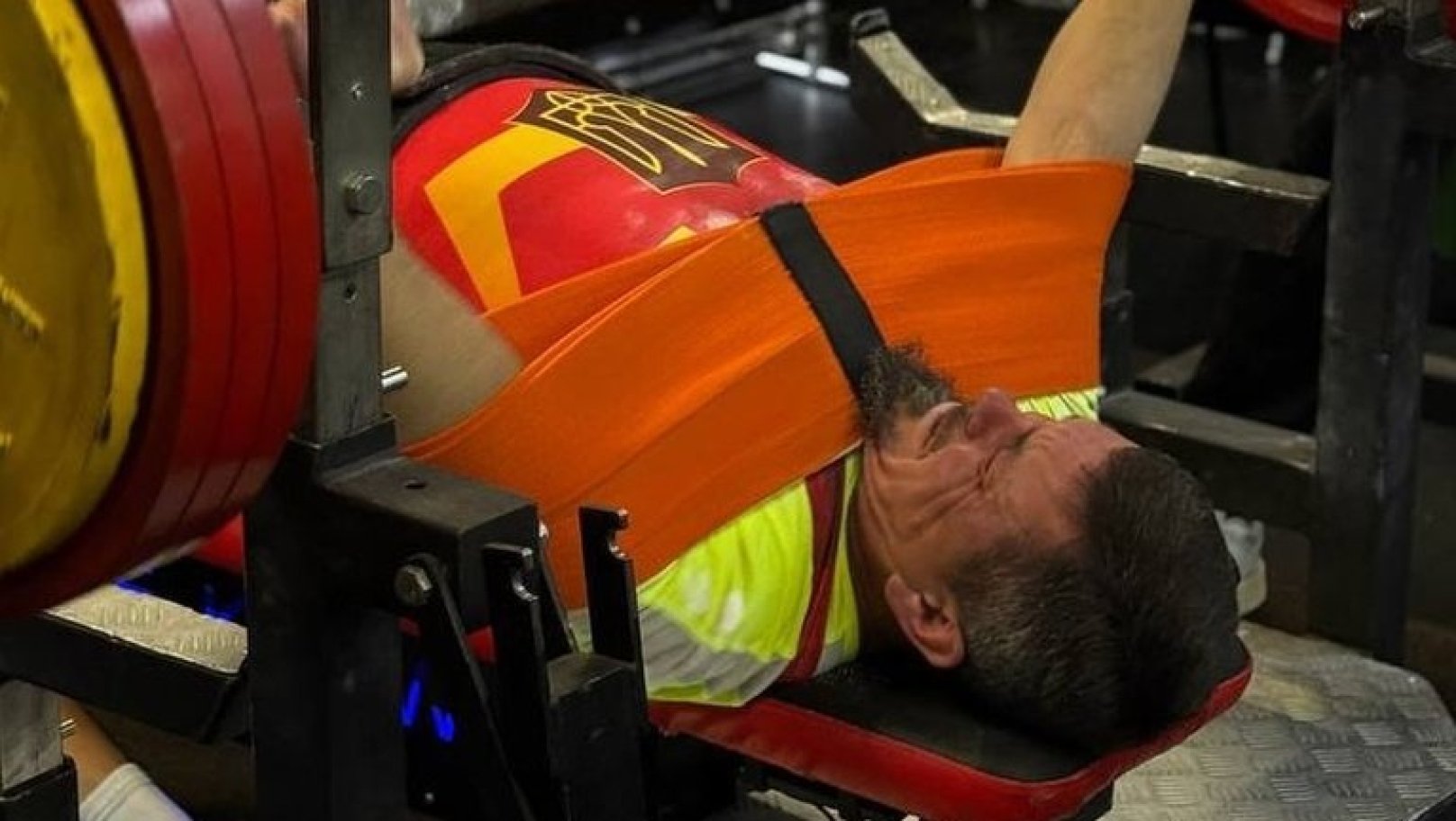 Отець Макарій Дутка виграв змагання з жиму штанги лежачи (ВІДЕО)