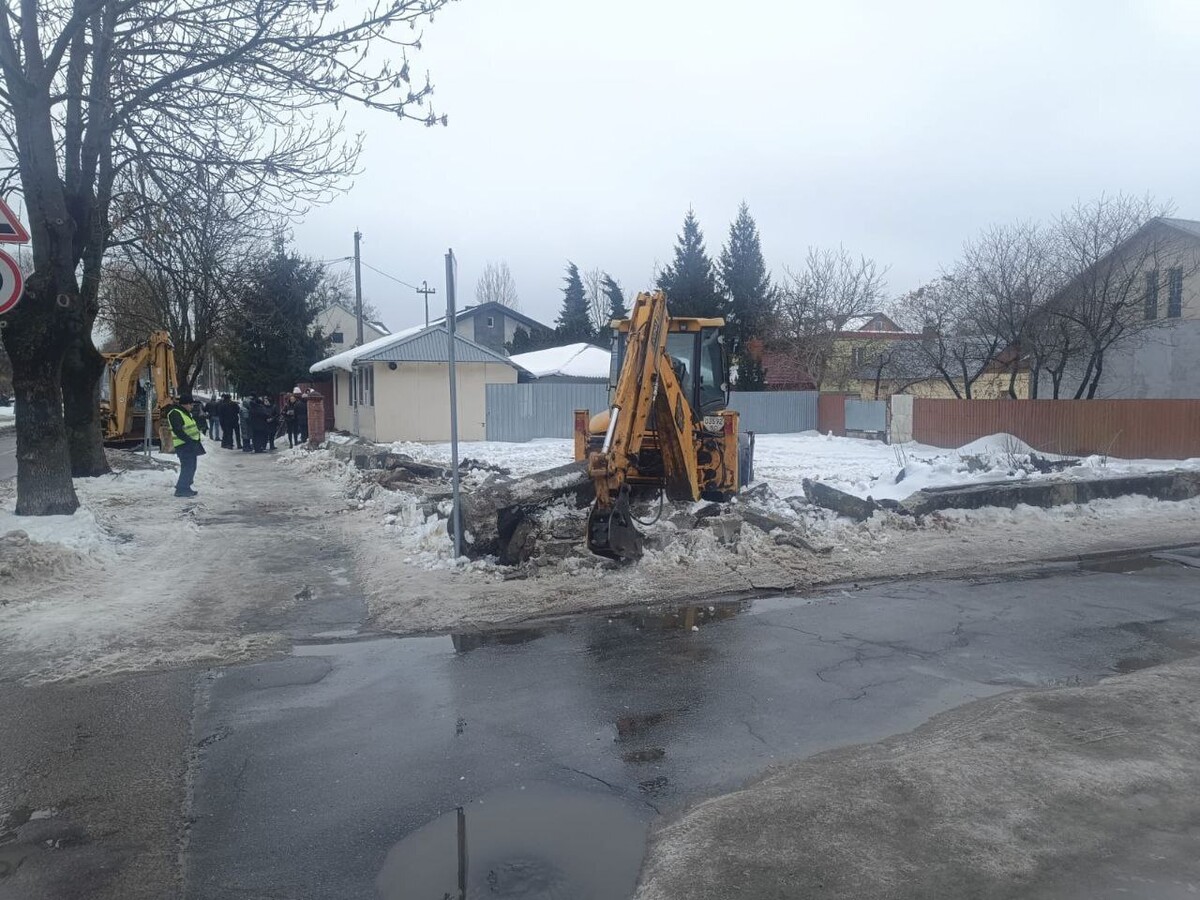 На Левандівці у Львові звільнили незаконно захоплену земельну ділянку