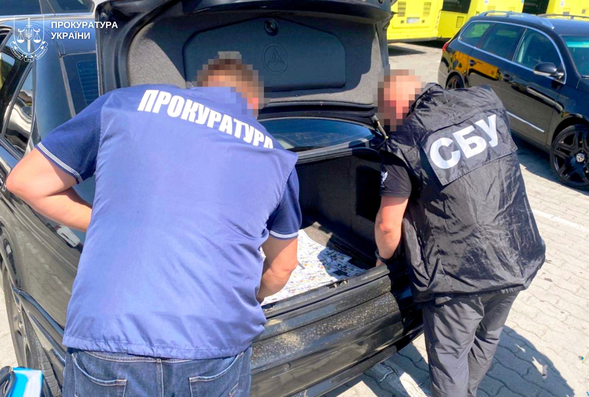 $15 тисяч за виїзд із України: на Львівщині судитимуть голову ГО