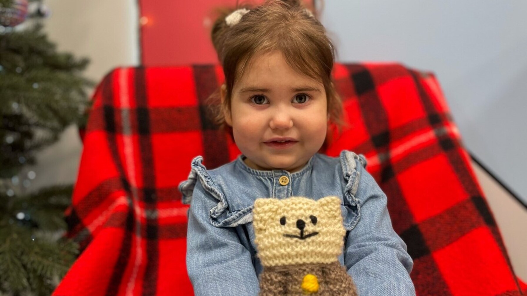 Дворічній дівчинці видалили рідкісну пухлину наднирника за допомогою робота Da Vinci