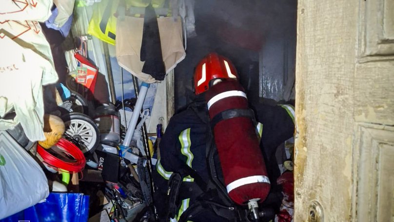 Пожежа в центрі Львова: у захаращеній квартирі загинув 71-річний чоловік