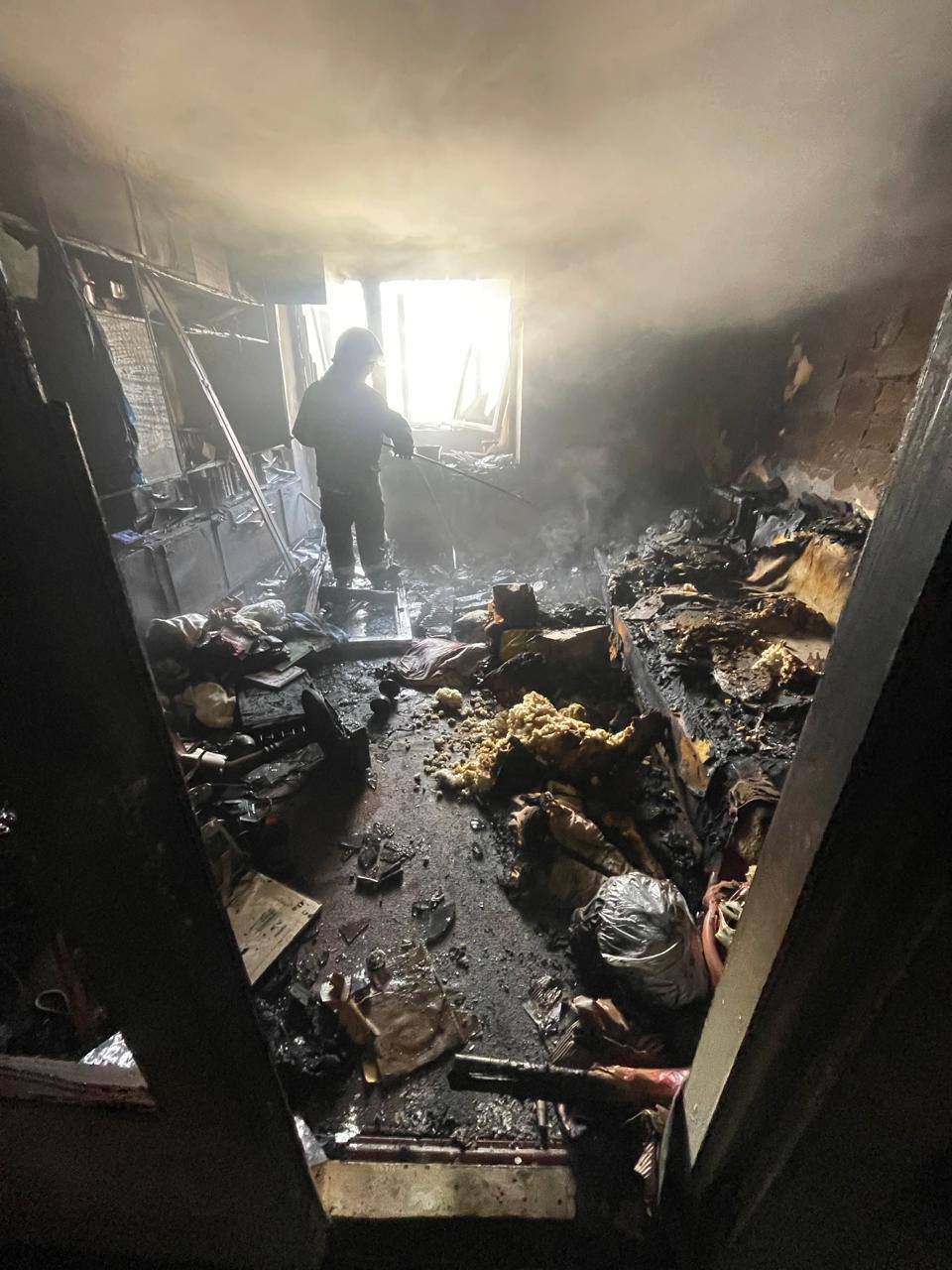 Пожежа у Рясному-1: з квартири на сьомому поверсі вивели мешканців