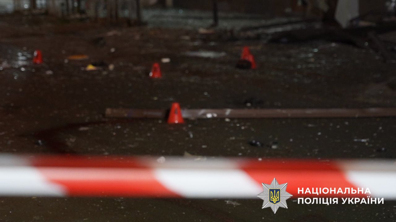 “Серед поранених є як працівники поліції, так і цивільні. 6 людей у вкрай важкому стані”, – Клименко