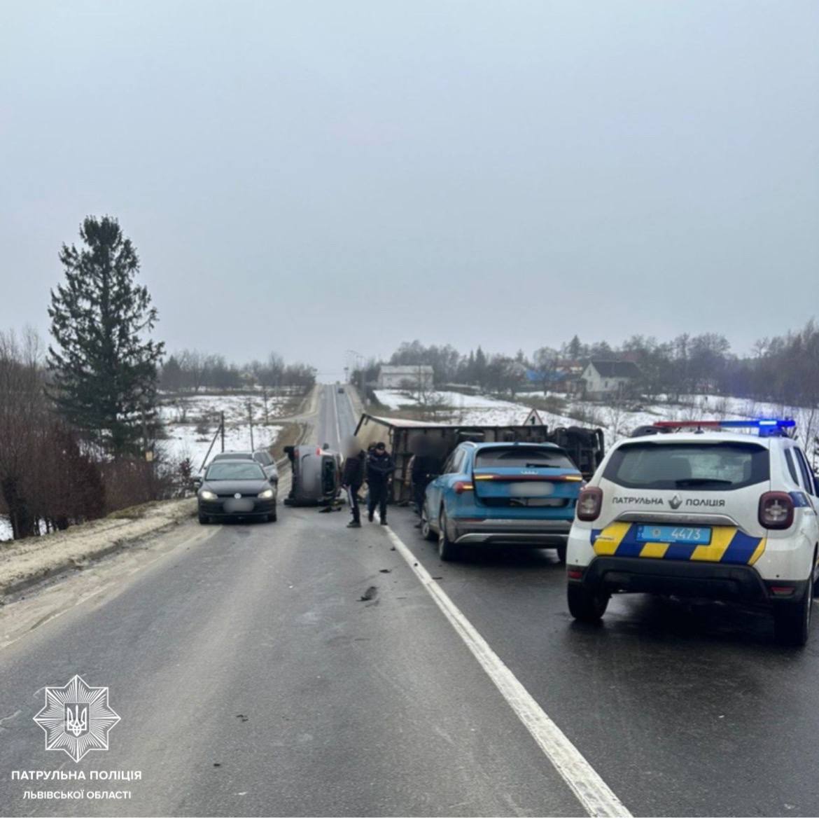 Поблизу Липників зіткнулися вантажівка та Renault: рух обмежено
