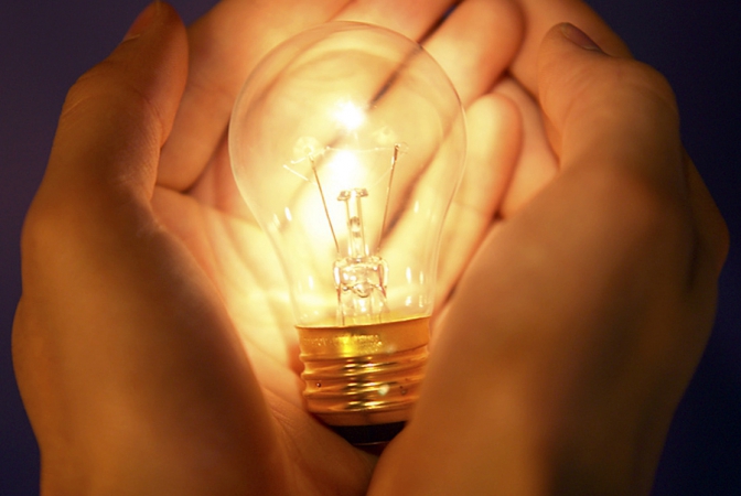 Світло до кінця доби не вимикатимуть: актуальні графіки відключення світла на Львівщині