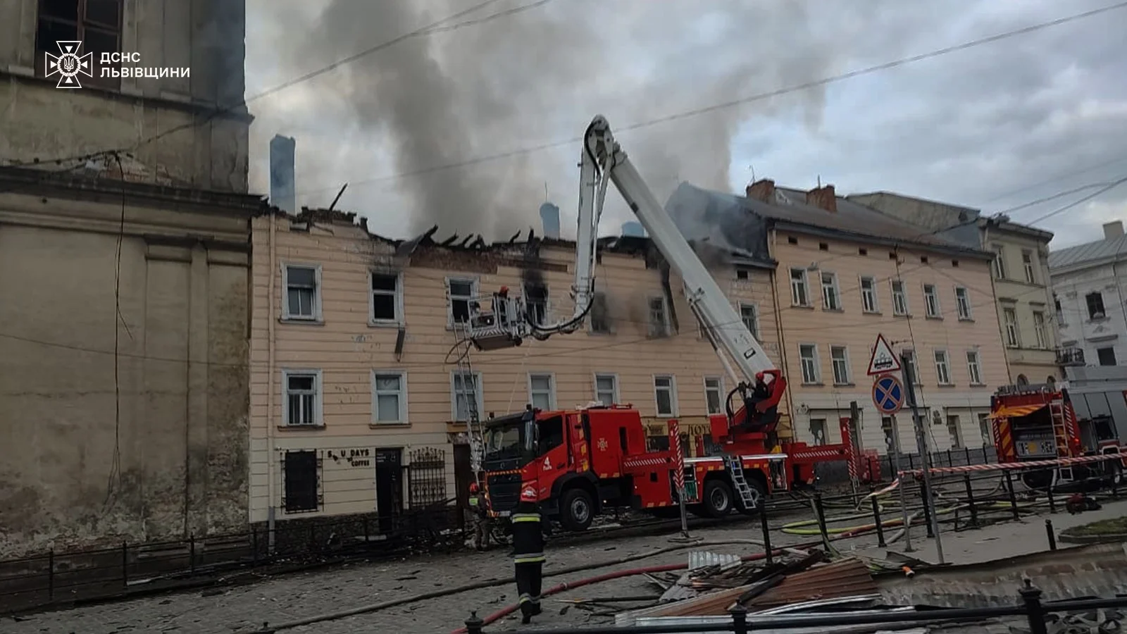 10 із 17 квартир у будинку в ценрі Львова, який постраждав від ворожої атаки, є непридатними для проживання