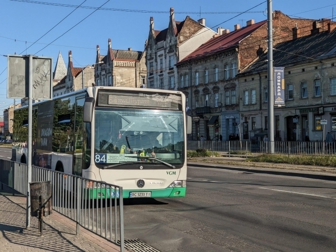 У львівських автобусах більше не приймають старі 1, 2, 5 та10 гривень