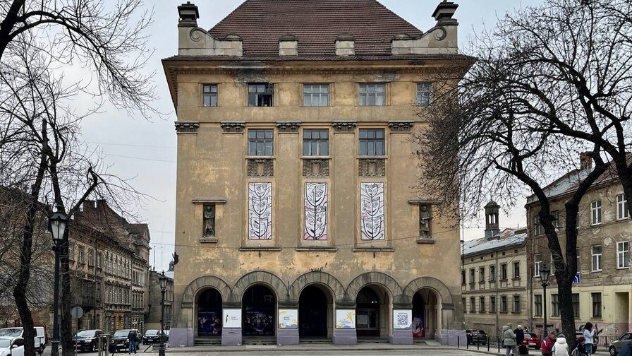 Театр із квартирами: у Львові ляльковий театр передали місту разом із житлом