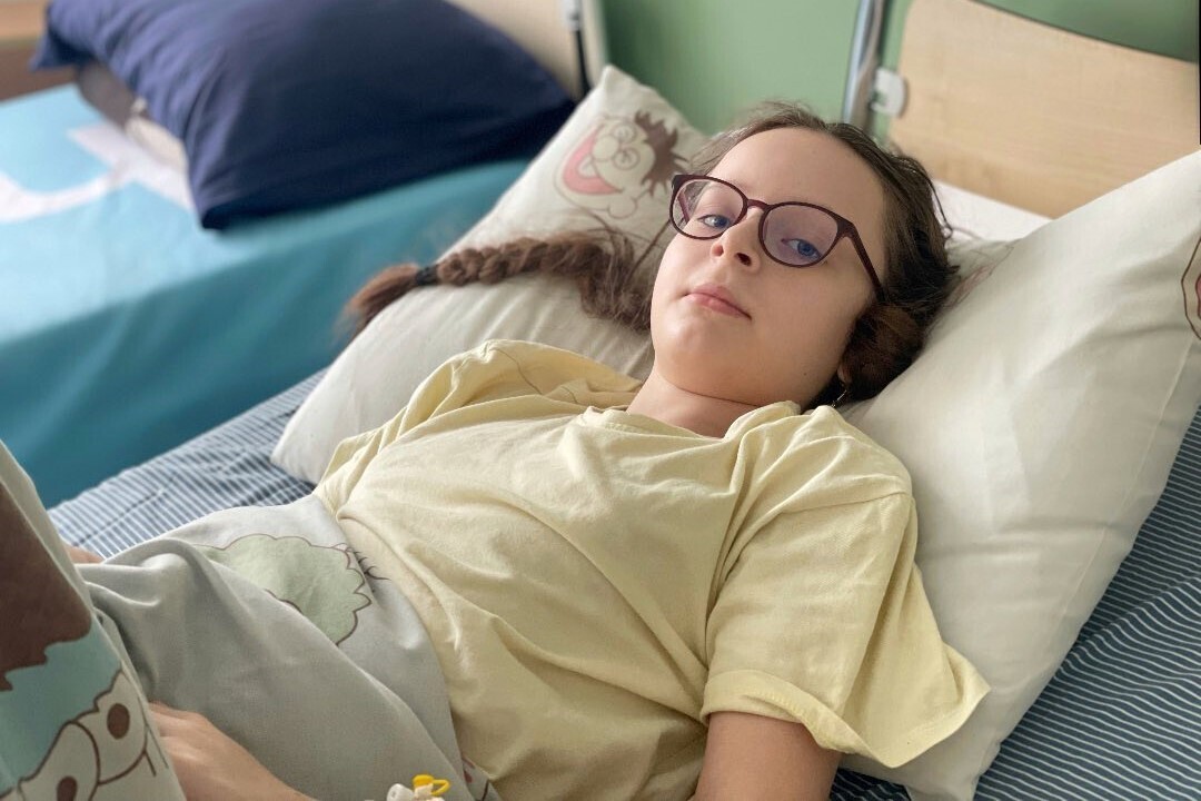 Пухлина розміром із диню: львівські та польські медики два роки рятували можливість дитини ходити