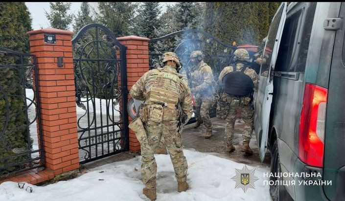 Вимагали хабар у російських рублях: на Львівщині викрили групу осіб, які викрали 17-річного хлопця