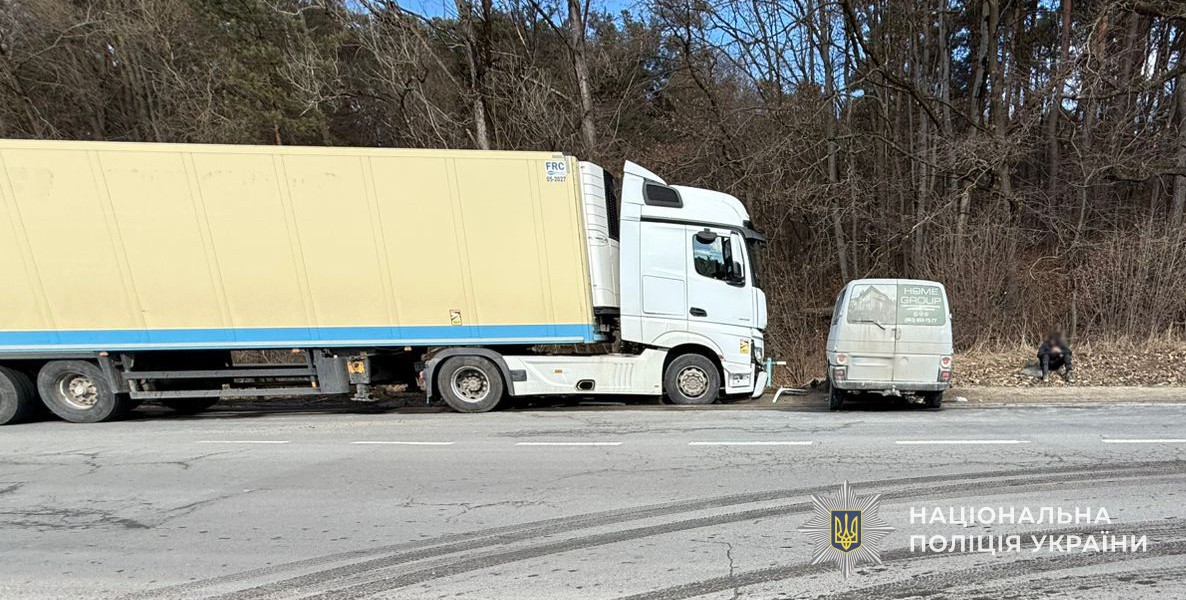 На трасі «Львів–Краковець» зіткнулися мікроавтобус і вантажівка