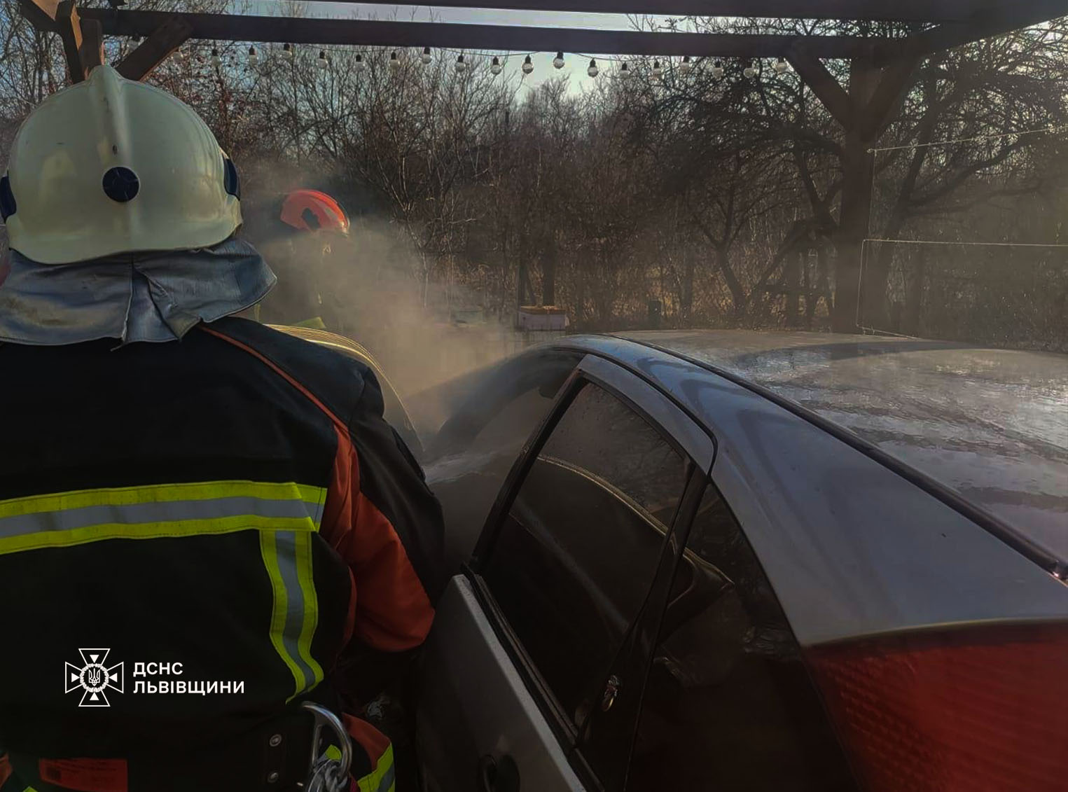 Поблизу Львова сталася пожежа в автомобілі