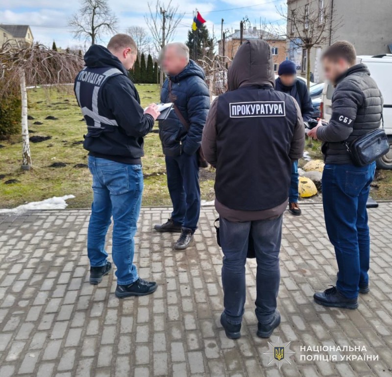 Вимагав 3 тисячі доларів за вплив на рішення голови: на Львівщині затримали адвоката