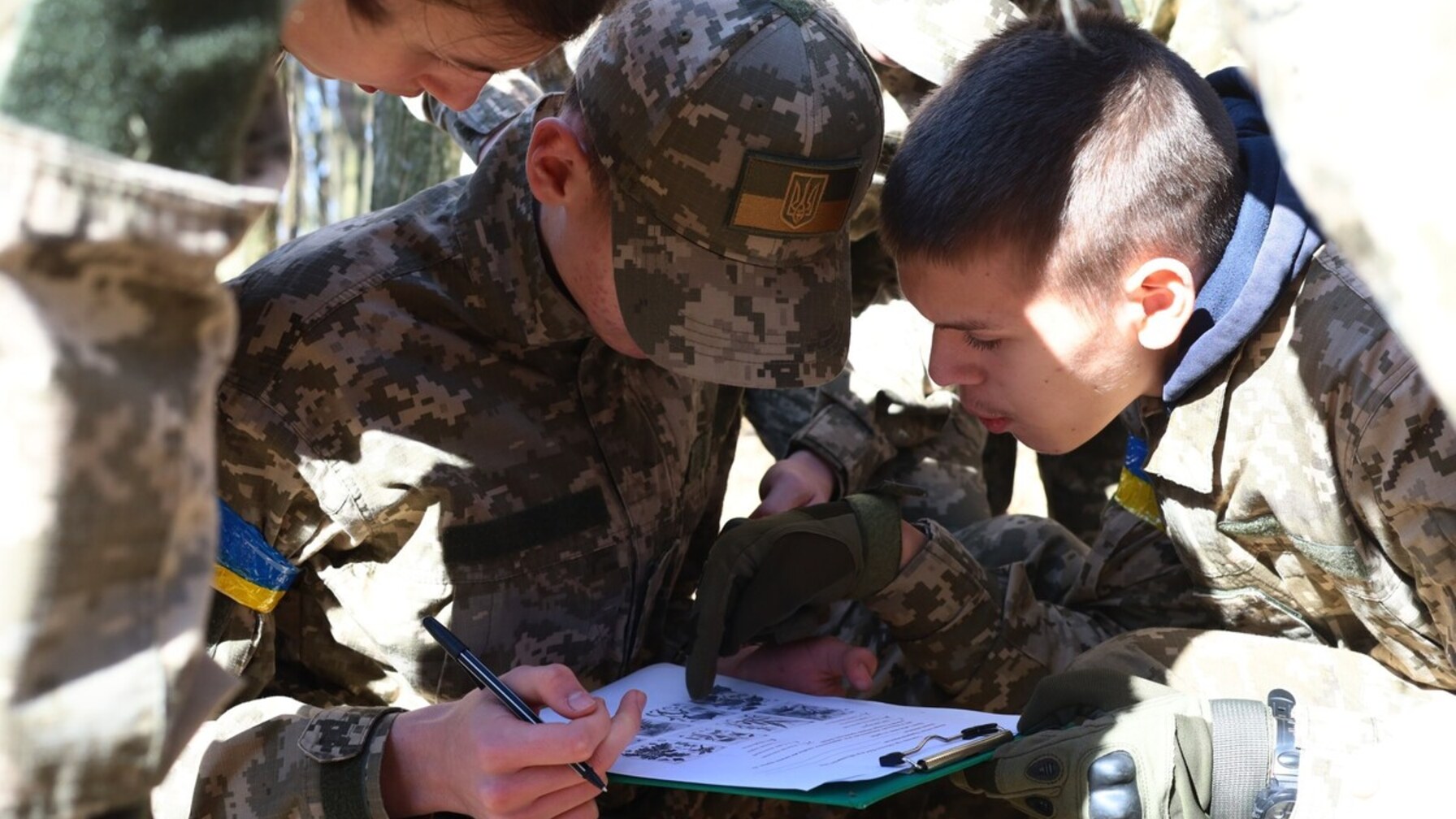 Понад два десятки команд з львівських шкіл змагалися у тереновій грі біля музею Шухевича