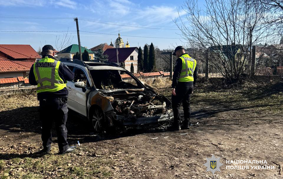 У Мостиськах затримали підлітків, підозрюваних у підпалі трьох автомобілів на замовлення кураторів з рф