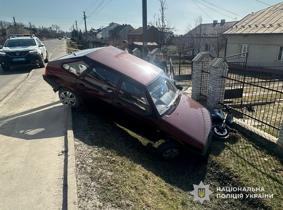 Аварія біля Львова: після зіткнення з авто мотоцикліст опинився у лікарні