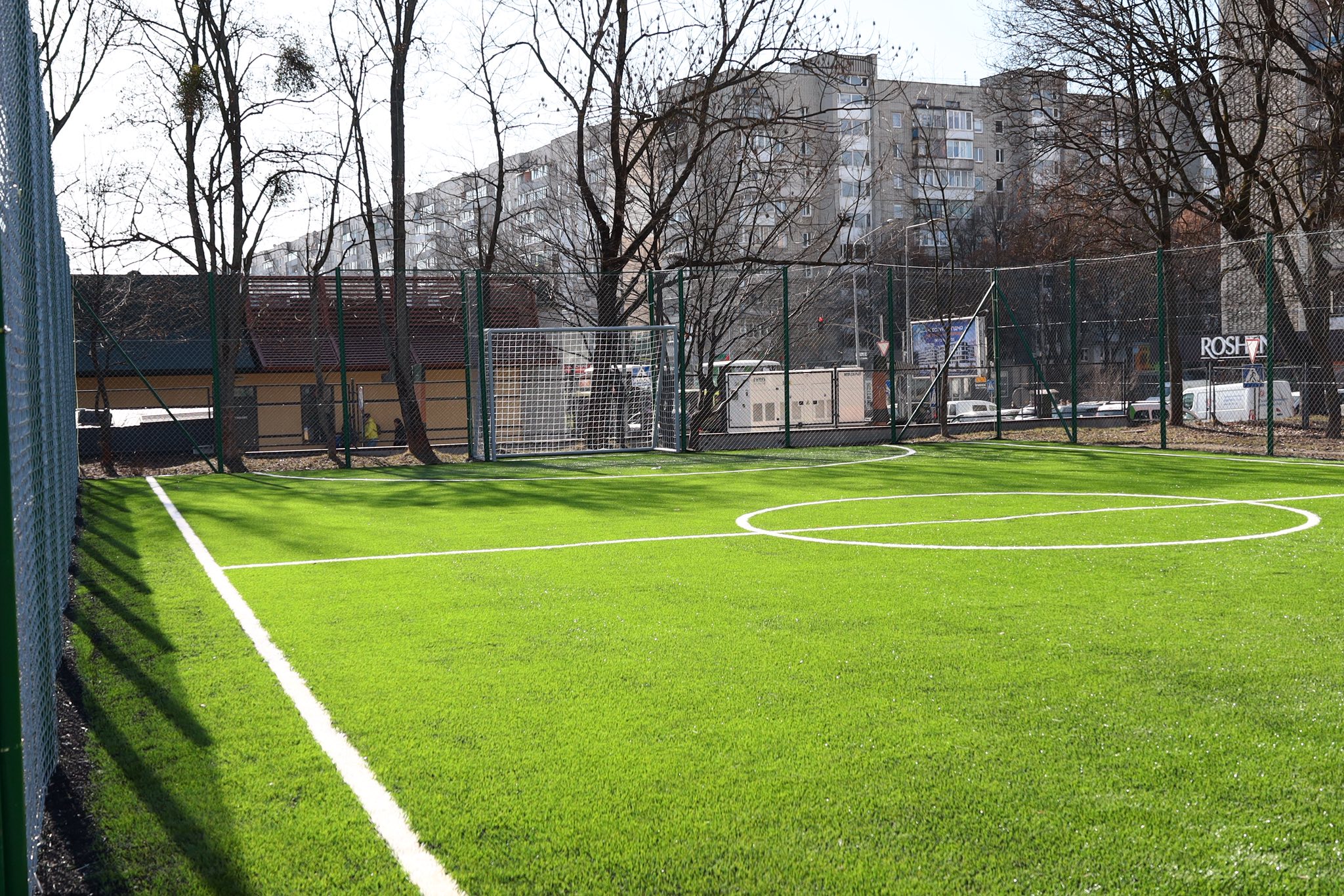 У трьох школах Львова з’явилися мініфутбольні поля