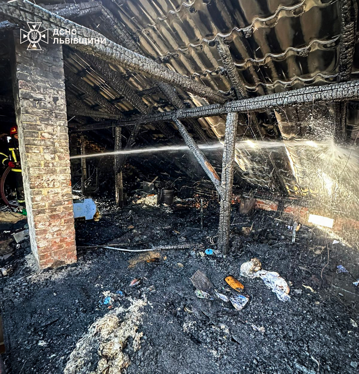 У Львівському районі під час пожежі в будинку постраждали троє людей