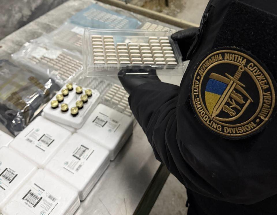 Ін’єкції для довголіття та антени для навігаційних систем: на кордоні з Польщею вилучили товарів на 900 тисяч гривень