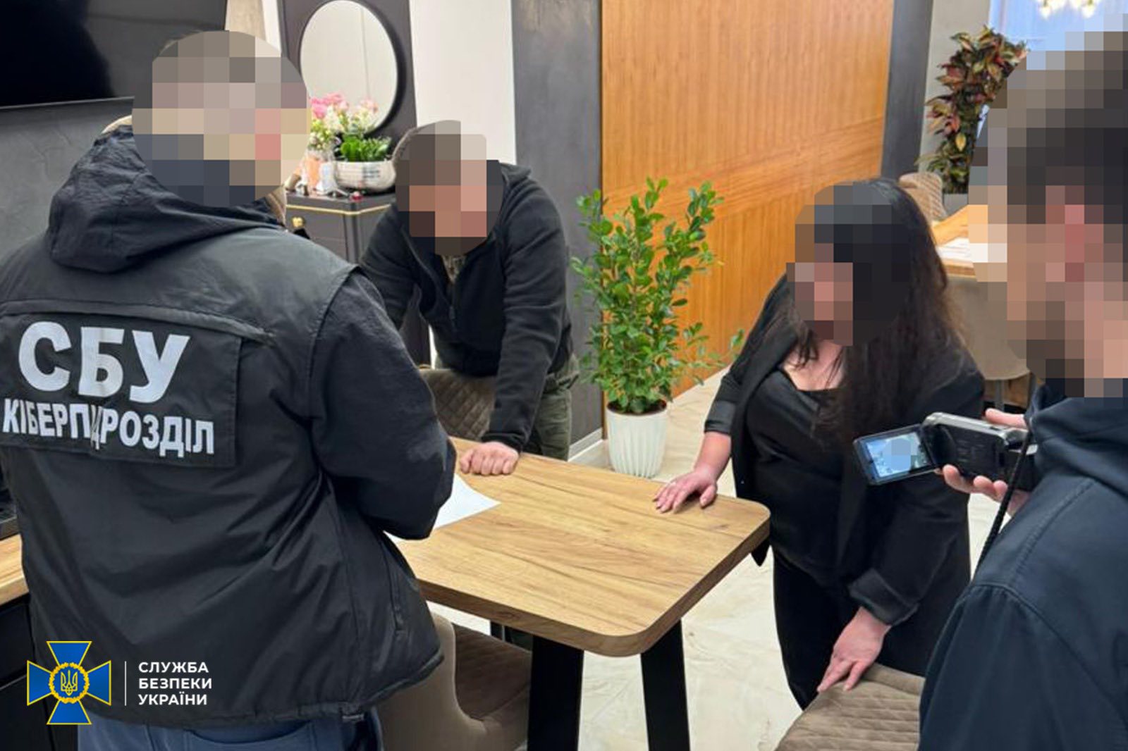 Фіктивне бронювання у львівському КП: двох посадовиць міськради взяли під варту